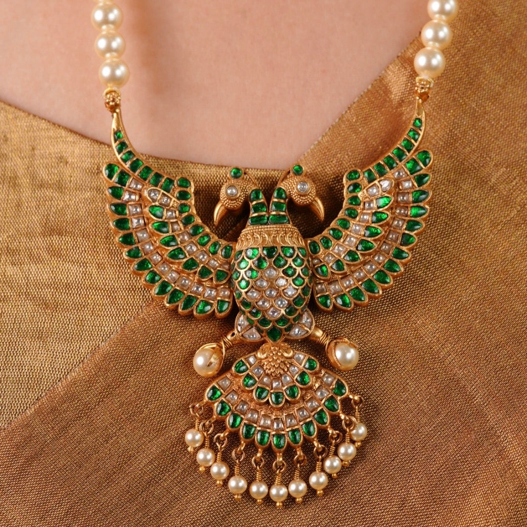 Reversible Kemp Stone Bird Pendant – Dual Elegance Statement Piece