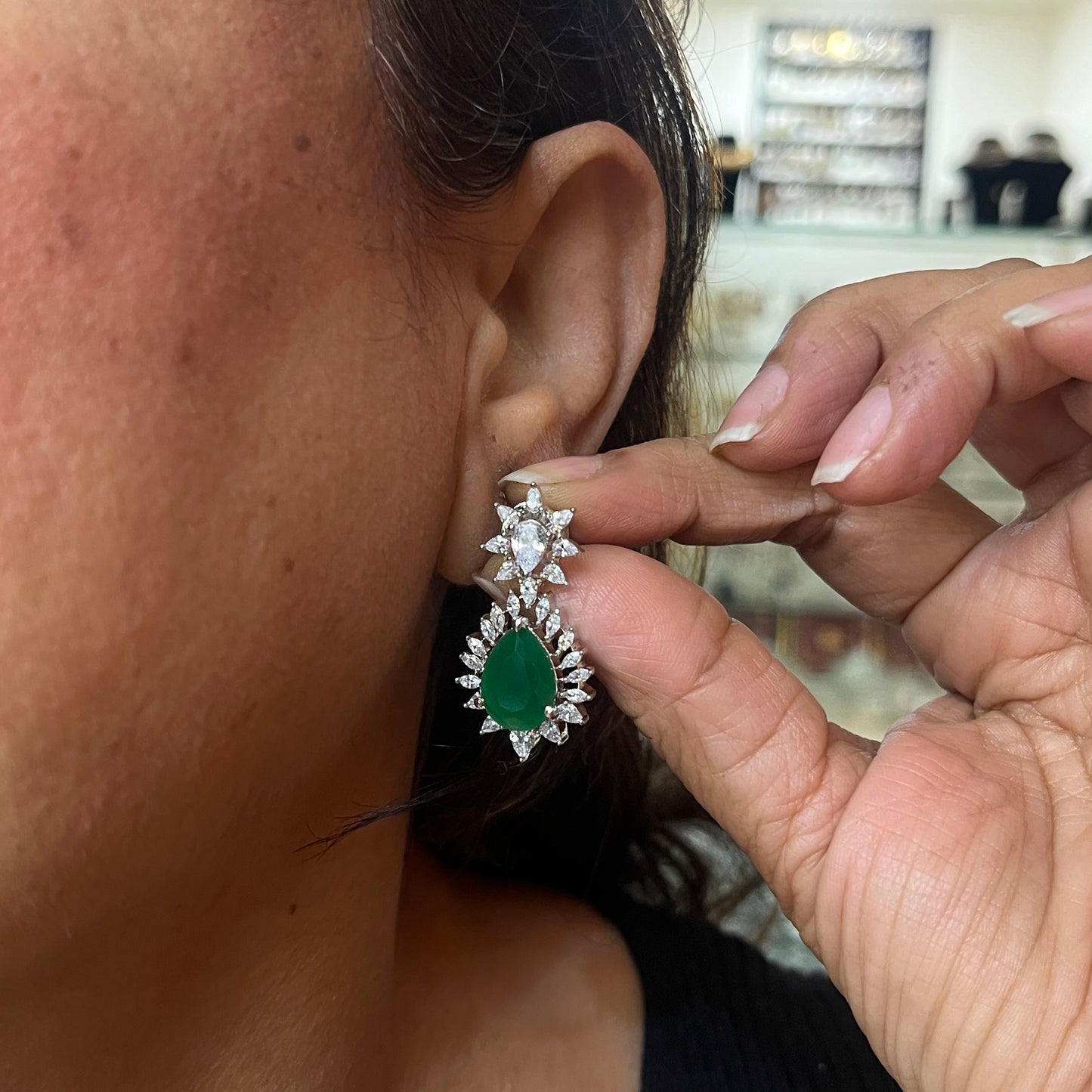 Emerald Whisper Diamond Collar Necklace