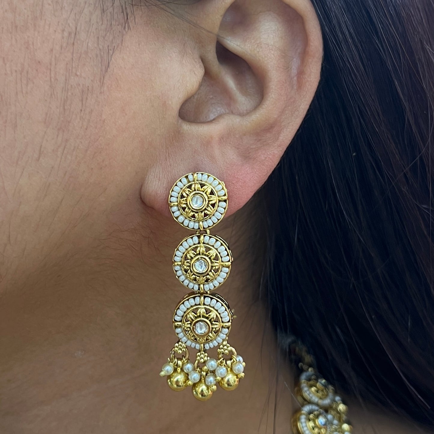 Suhira Minimal Round Kundan Necklace Set