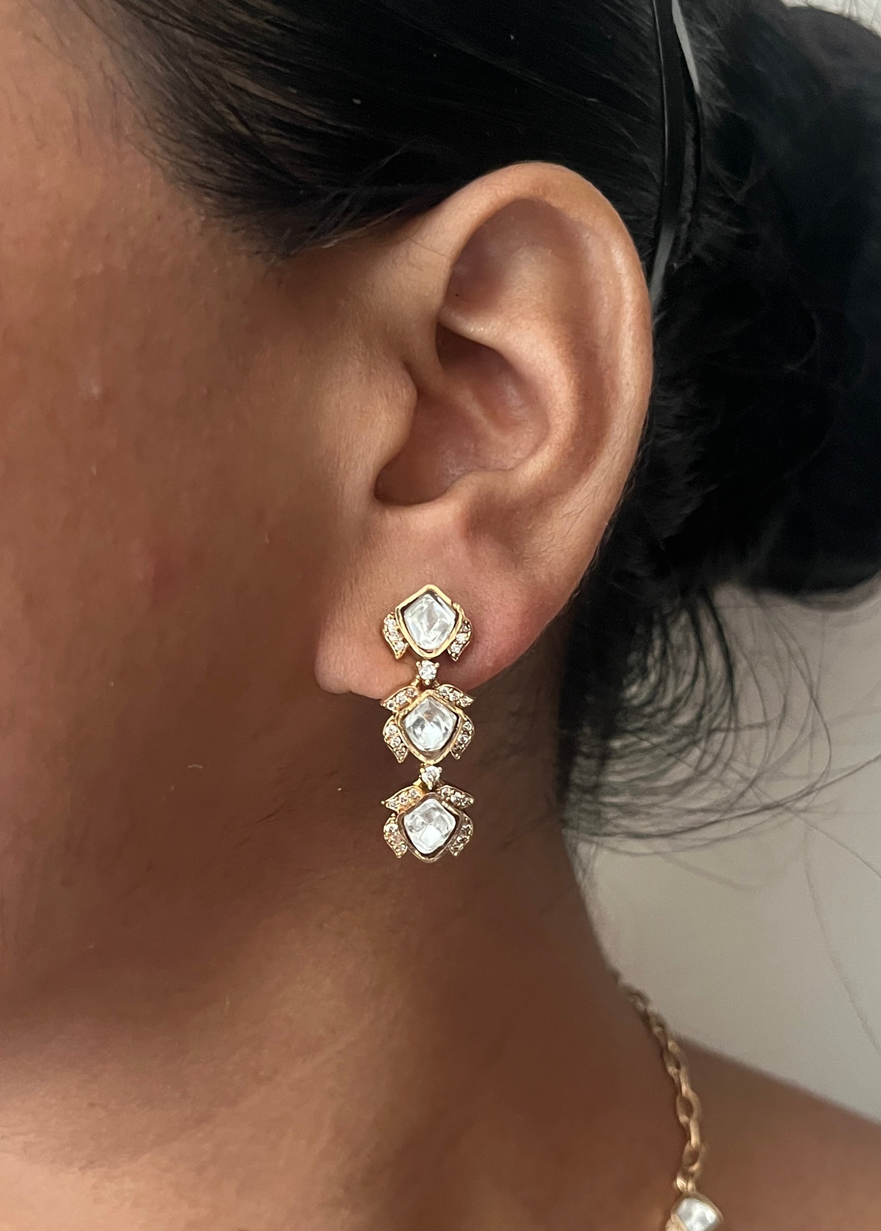 Minimal Polki Neckline