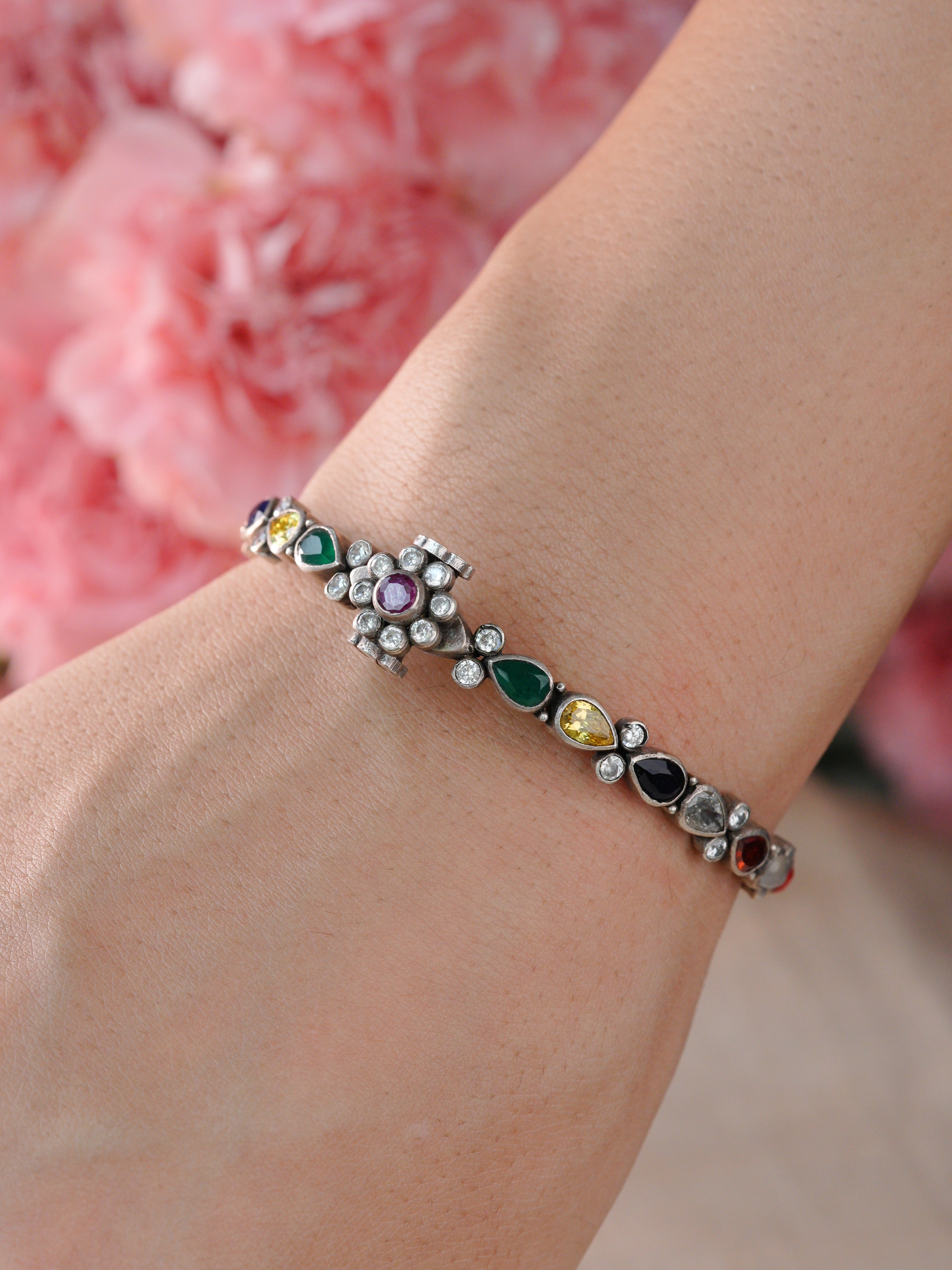 Navratna Teardrop Bracelet