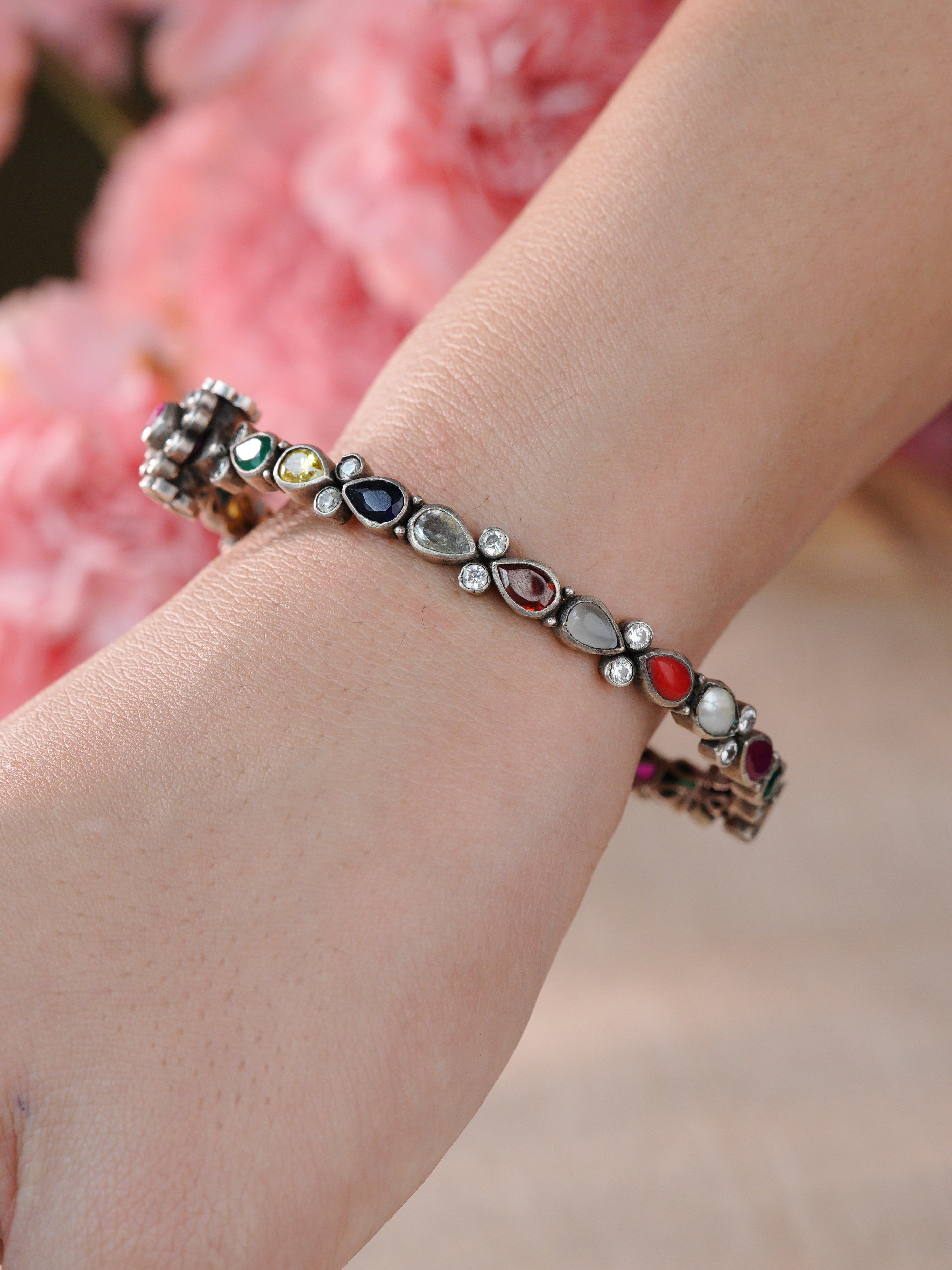 Navratna Teardrop Bracelet