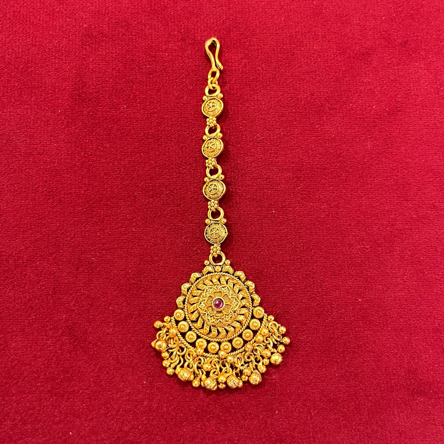 Saumya’s Swarna Ghungroo V-Shape Choker Set