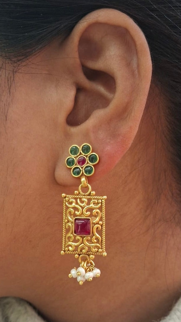 Swarna Rekha Cylindrical Mala Set