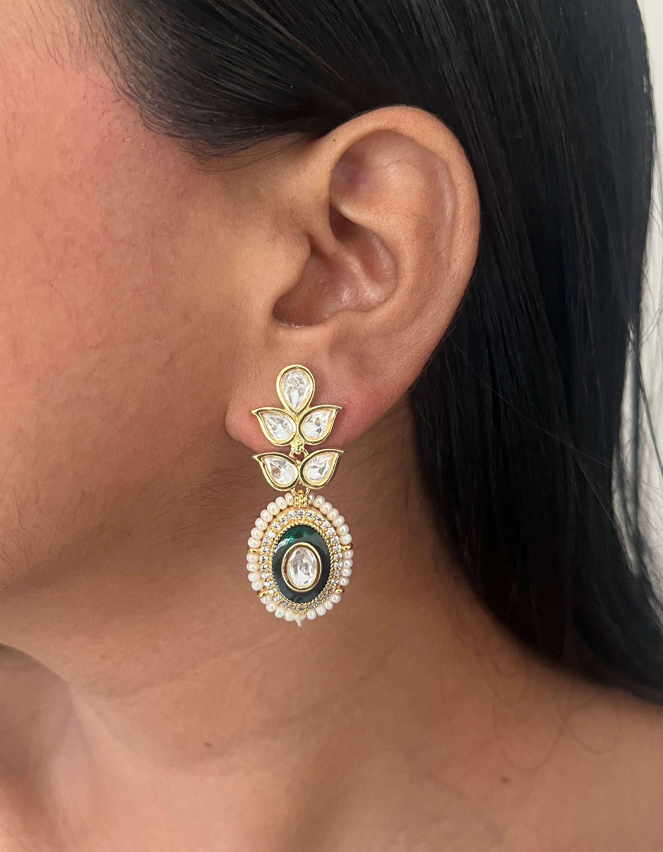 Minimal Kundan Set with Meenakari & pearls Bhandayi