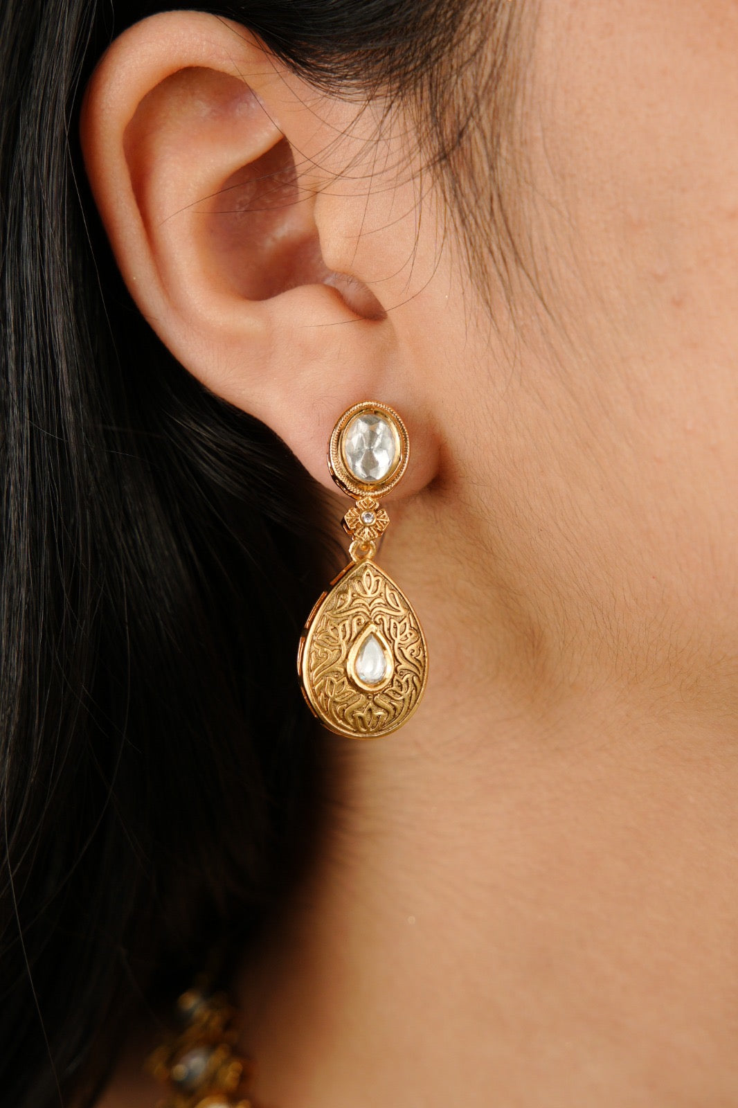 Minimal Floral Kundan Necklace