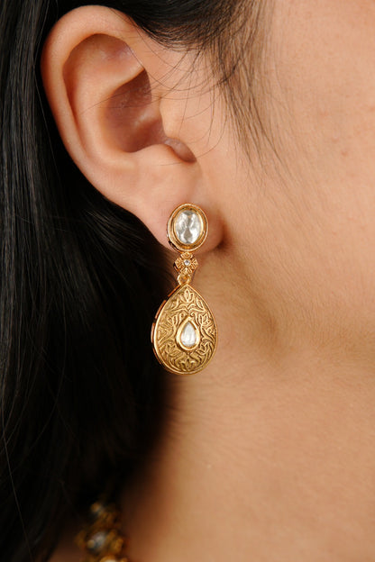 Minimal Floral Kundan Necklace