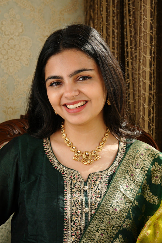 Antique Gold Round Necklace with Minimal Kundan Work