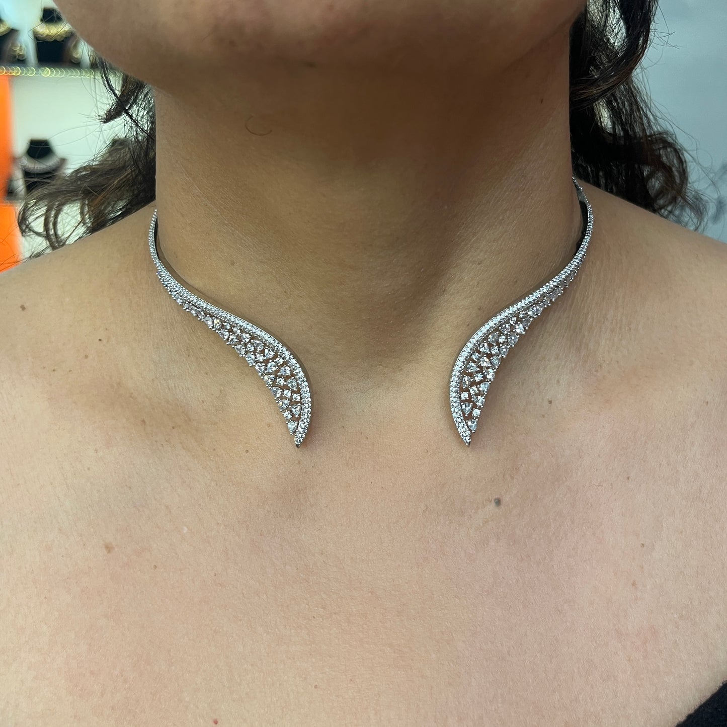 Luminé Minimal Diamond Collar Necklace