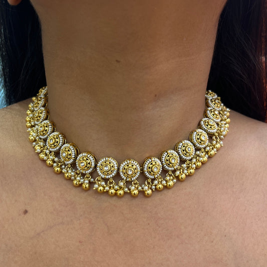 Suhira Minimal Round Kundan Necklace Set