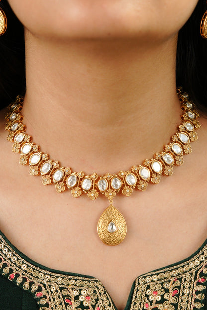 Minimal Floral Kundan Necklace