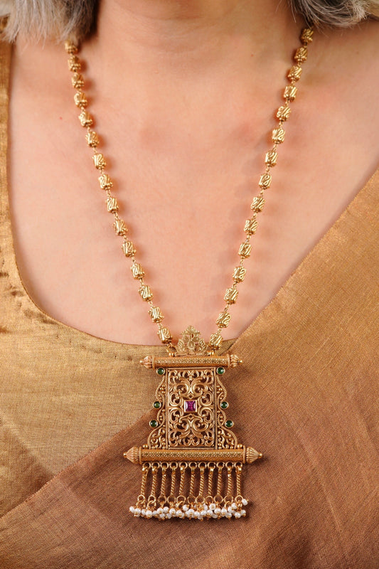 Swarna Rekha Cylindrical Mala Set