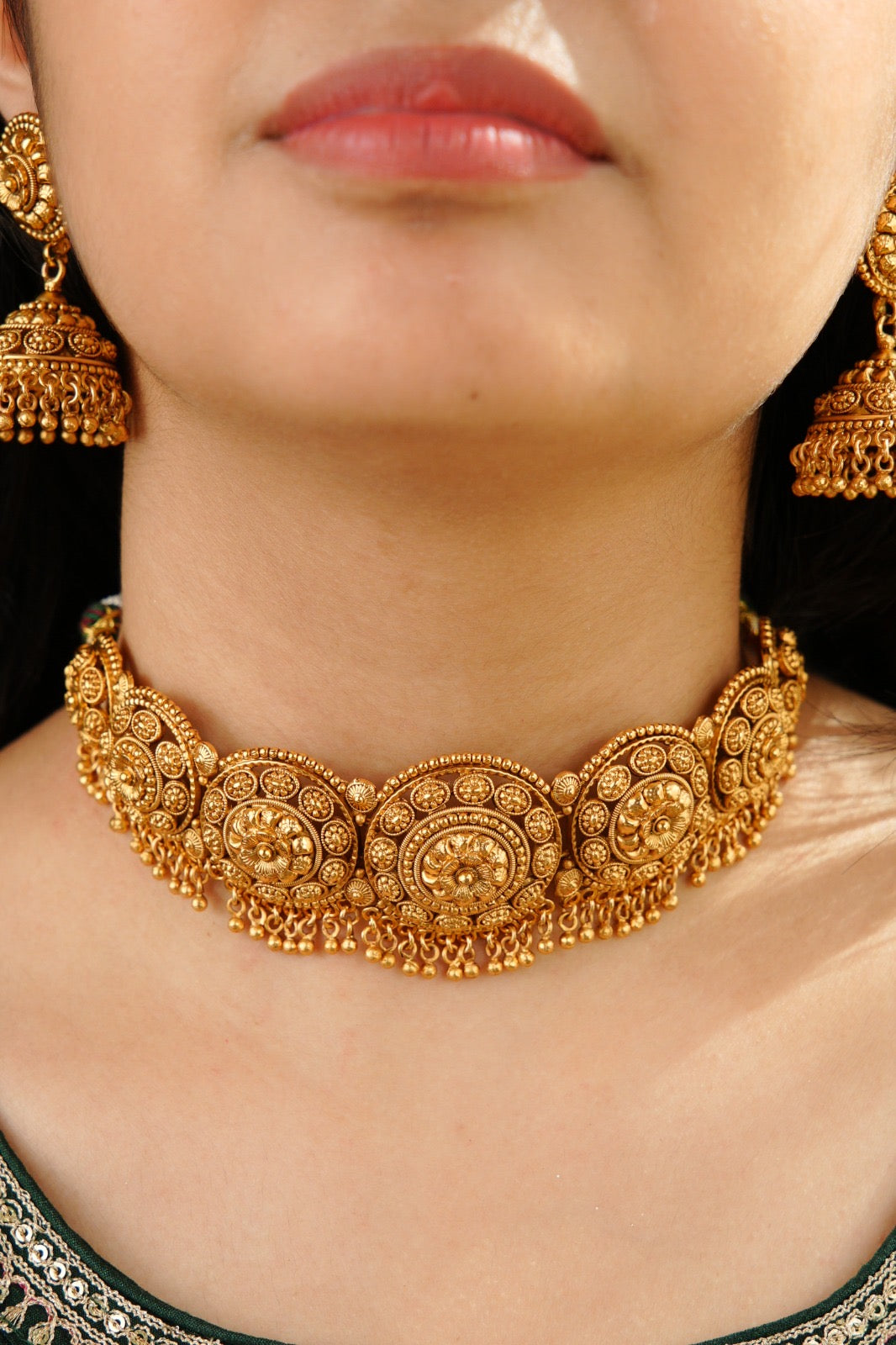 Antique Gold Round Tukdi Choker Set with Jhumkis & Tikka – A Versatile Wedding Essential