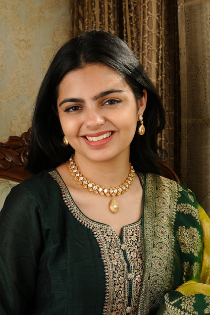 Minimal Floral Kundan Necklace