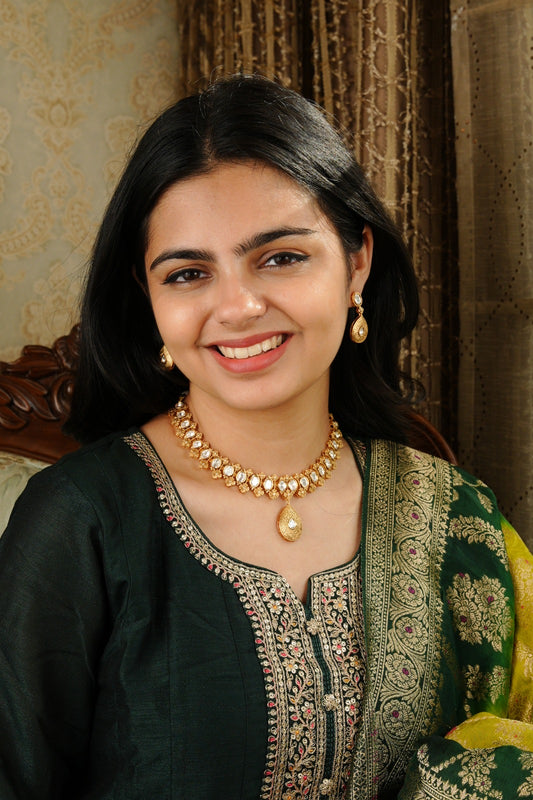 Minimal Floral Kundan Necklace