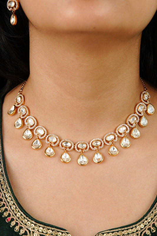 Charmé Minimal Kundan Necklace