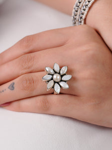 Pearl Petal Elegance Ring