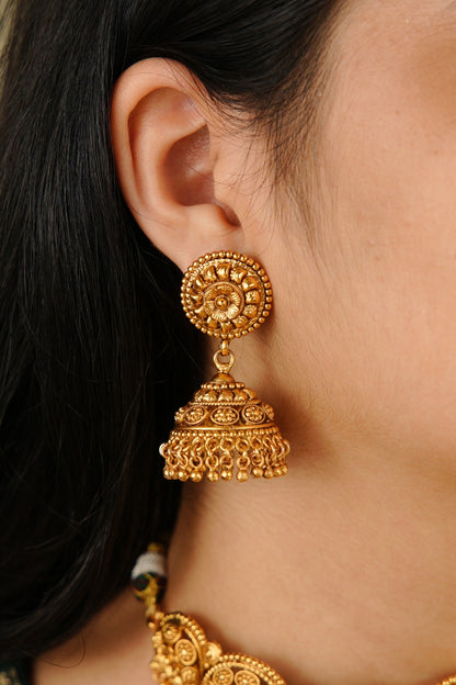 Antique Gold Round Tukdi Choker Set with Jhumkis & Tikka – A Versatile Wedding Essential