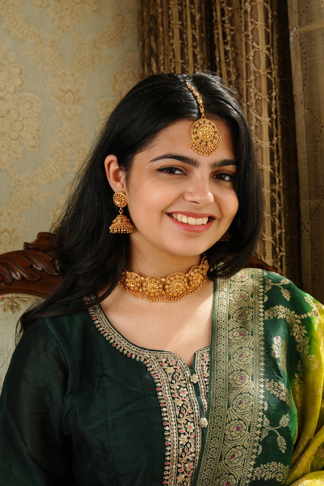 Antique Gold Round Tukdi Choker Set with Jhumkis & Tikka – A Versatile Wedding Essential