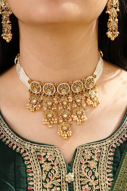 Antique Gold V-Shaped Minimal Kundan Choker – Elegant & Timeless